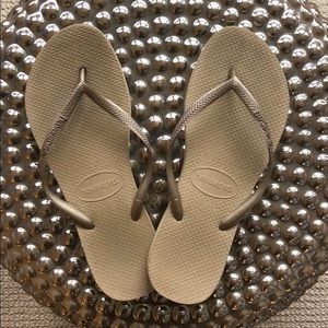 Havaianas Slim Gold flip flops Size 9/10 NC